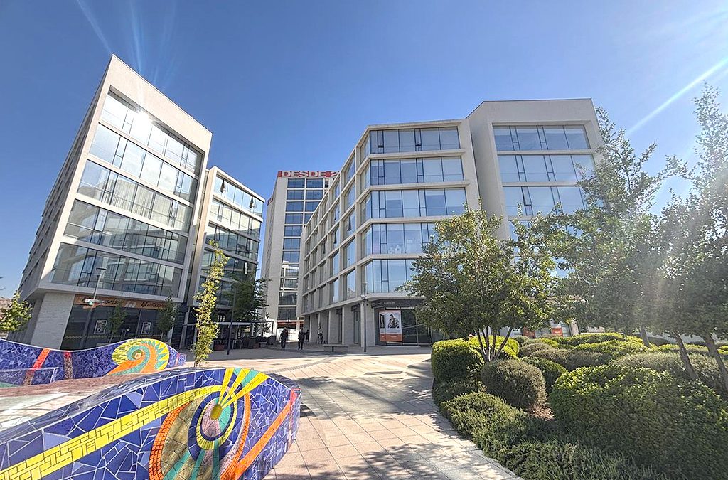 Remate Oficina en Chicureo