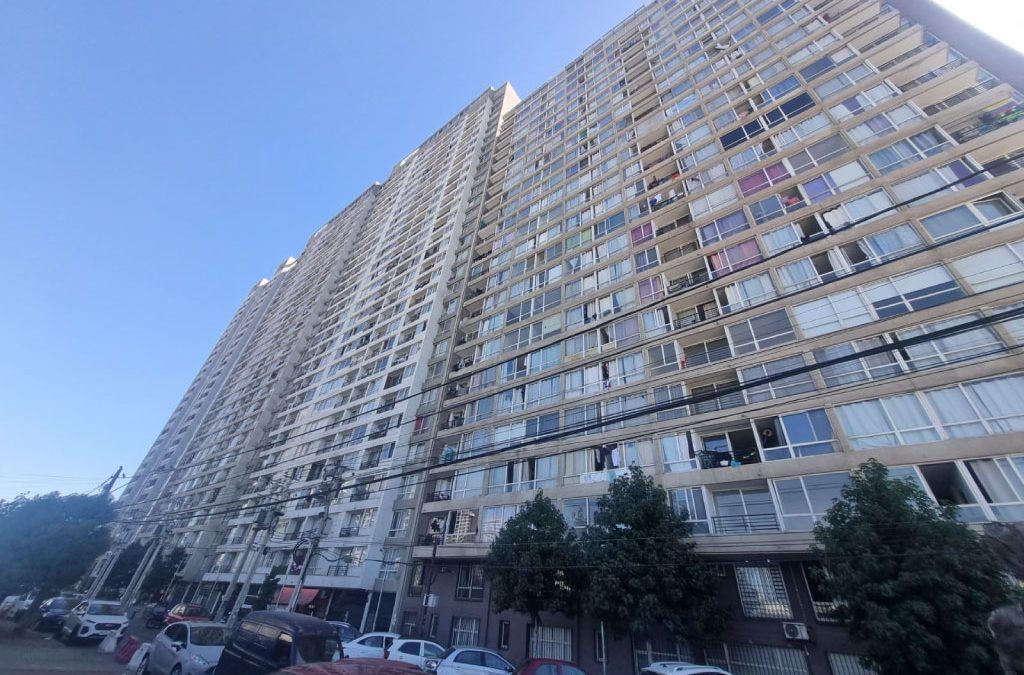 Remate Depto. en Estación Central – Calle Sta. Petronila 38